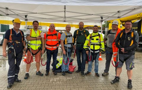 Gruppenfoto Lehrgang Hubarbeitsbühnen Ausbilder