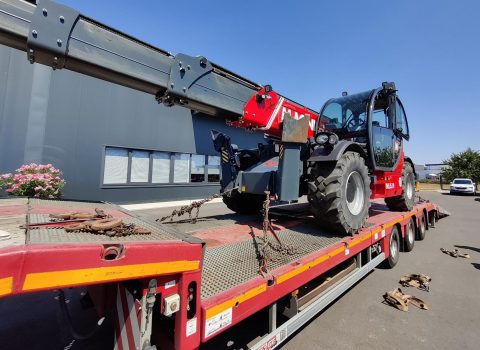 Sichern eines Teleskopstaplers auf einem Tieflader