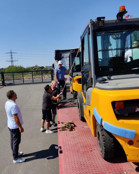 Ausbilder für Ladungssicherungsarbeiten beim Praxistag - Haus der Technik 2022