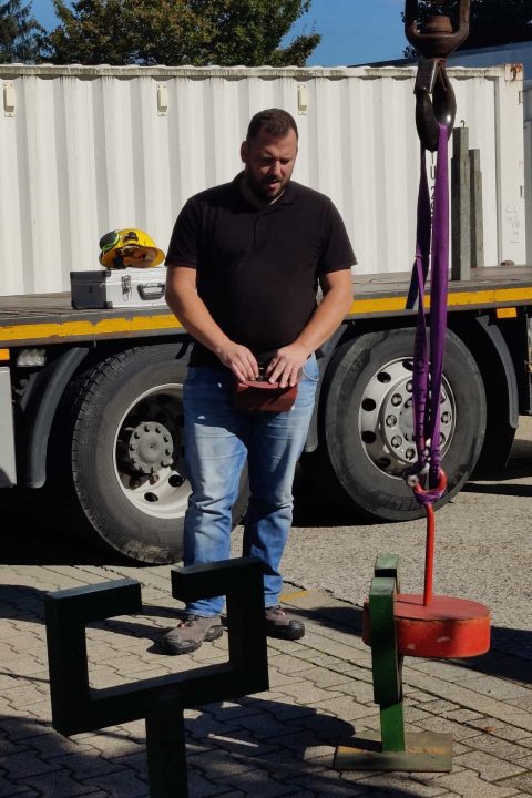 Ausbilder für Kranführer beim Praxistag - Haus der Technik 2022