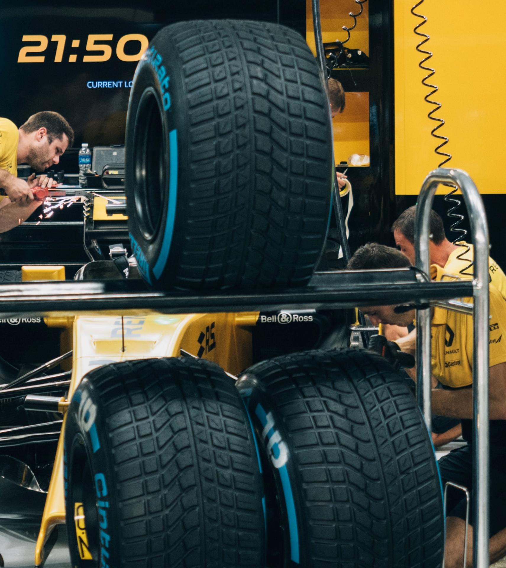 Formel 1 Full Wet Reifen mit Profil