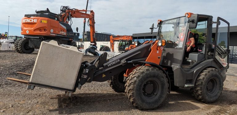 Praxisübung Radlader mit Gabelzinken