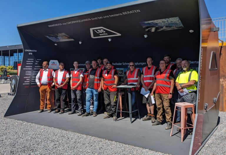 Gruppenbild Ausbilder für Erdbaumaschinenführer Coreum August 2023