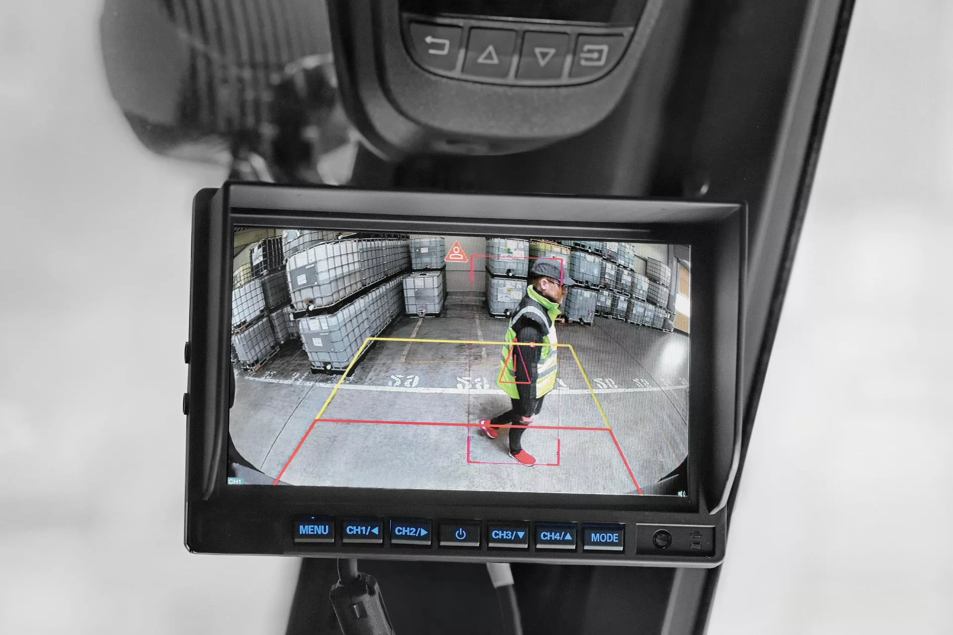 Personenerkennung in Rückfahrkamera eines Staplers durch künstliche Intelligenz