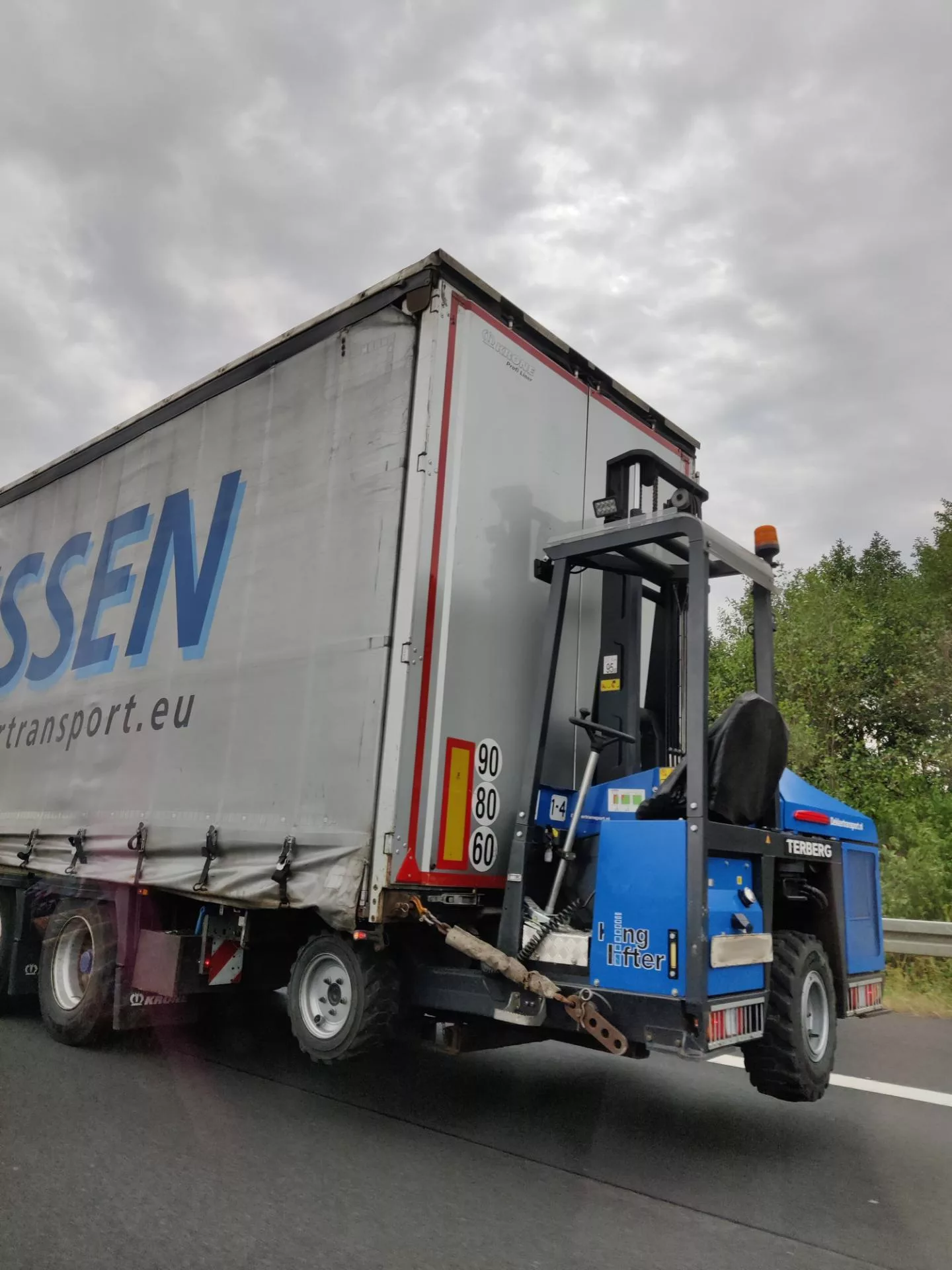 Flurförderzeug Bauart Lkw-Mitnahmestapler